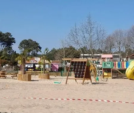Sous Les Pins Arbousiers A44 Léon